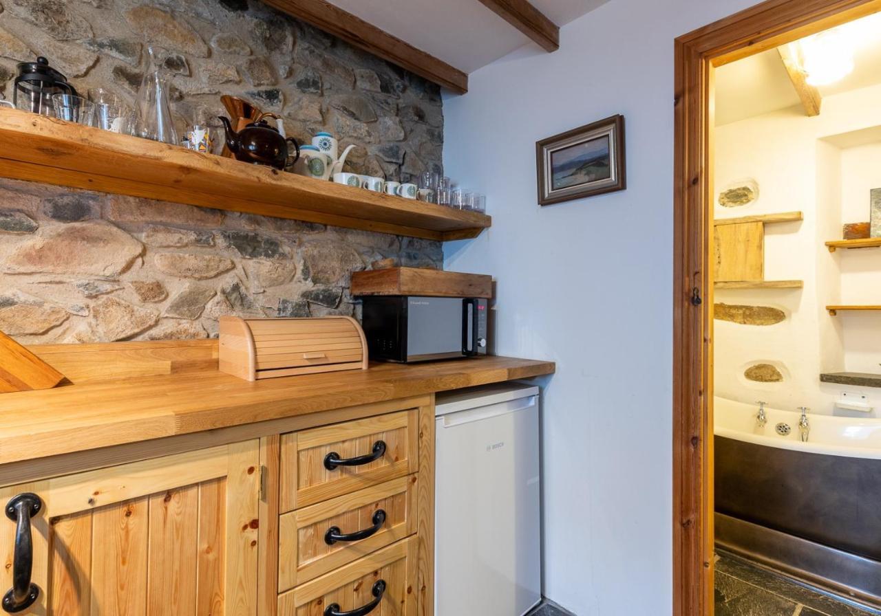 Bwthyn Capten - A Charming Cottage For Up To 6 Newport  Extérieur photo