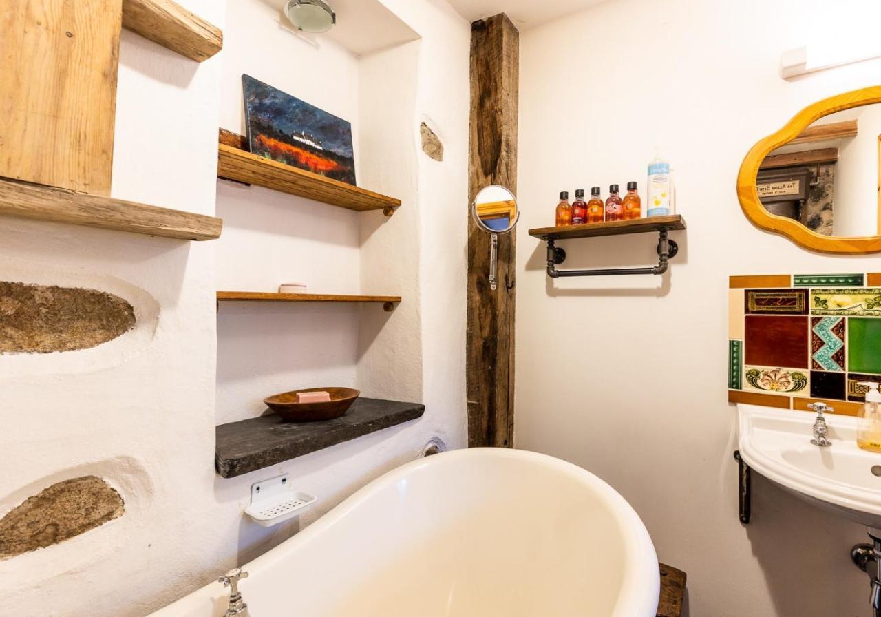 Bwthyn Capten - A Charming Cottage For Up To 6 Newport  Extérieur photo