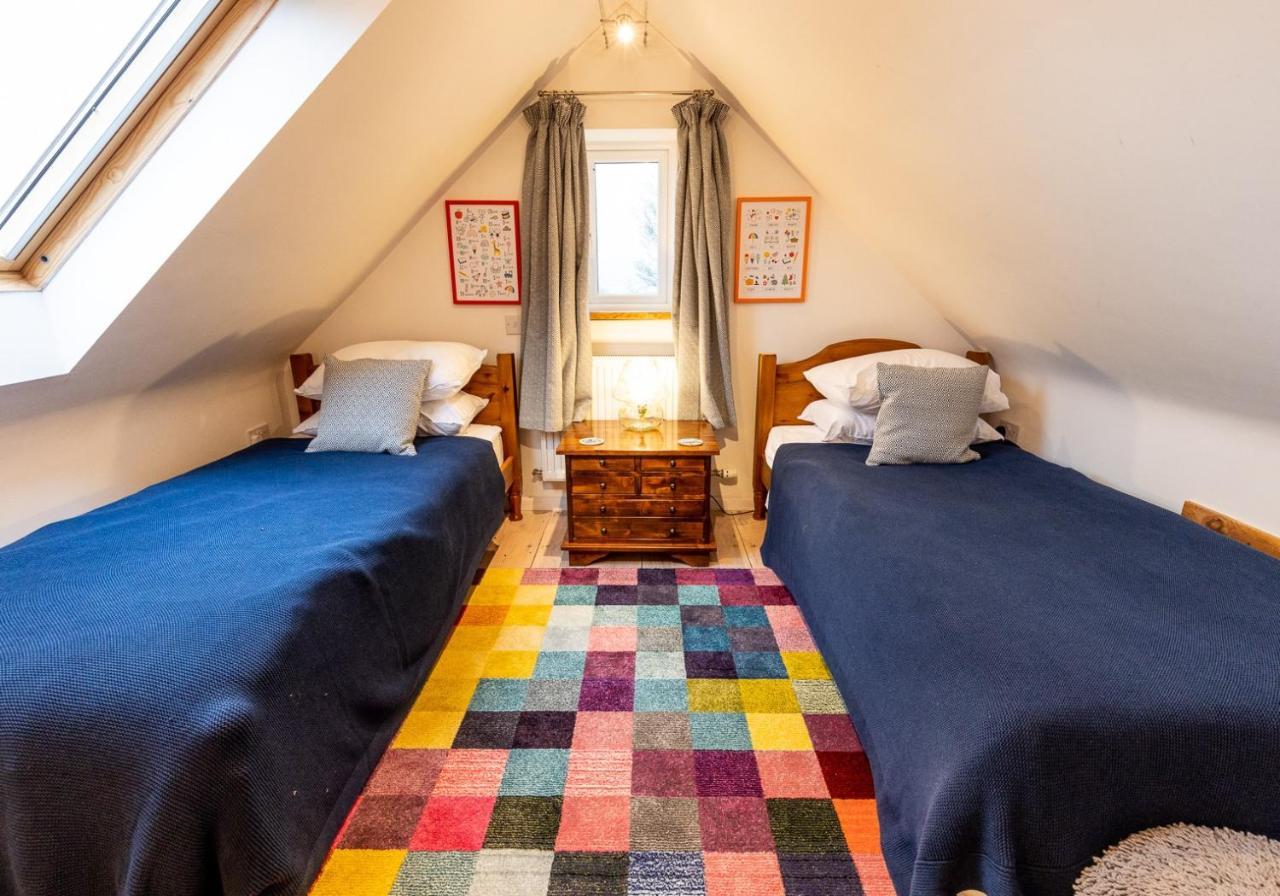 Bwthyn Capten - A Charming Cottage For Up To 6 Newport  Extérieur photo