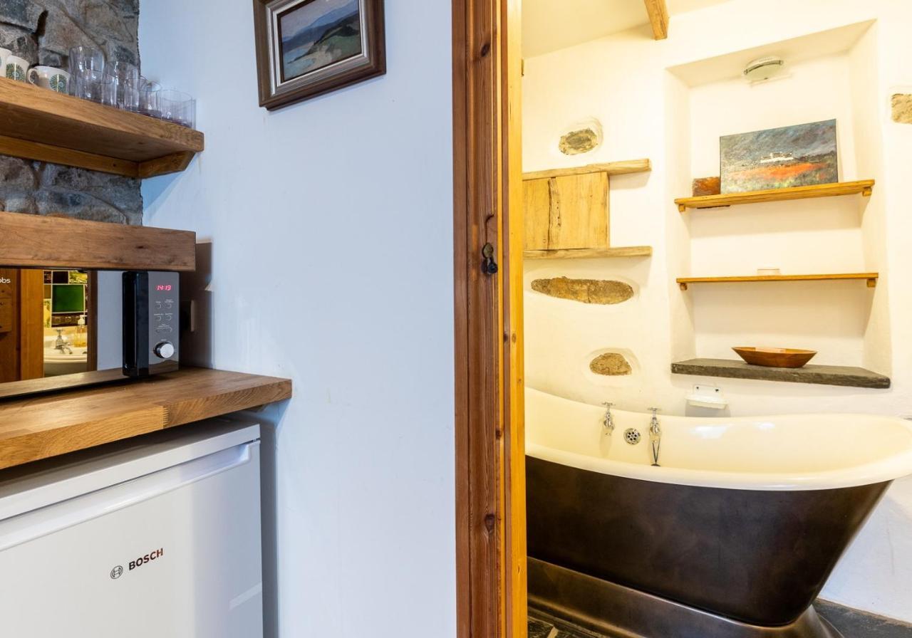 Bwthyn Capten - A Charming Cottage For Up To 6 Newport  Extérieur photo