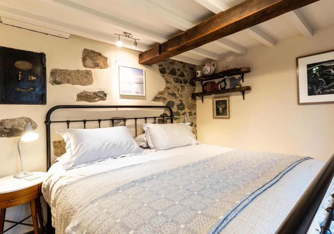 Bwthyn Capten - A Charming Cottage For Up To 6 Newport  Extérieur photo