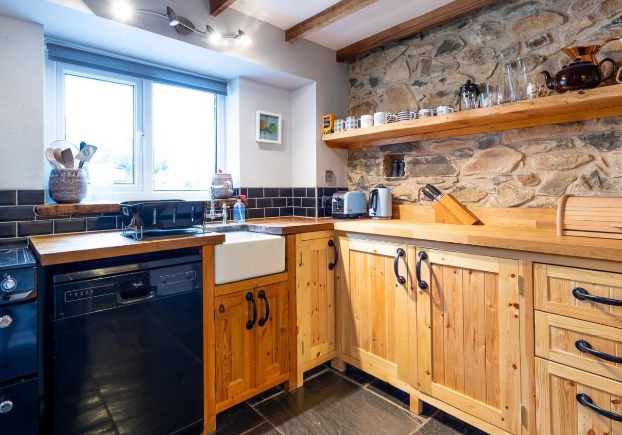 Bwthyn Capten - A Charming Cottage For Up To 6 Newport  Extérieur photo